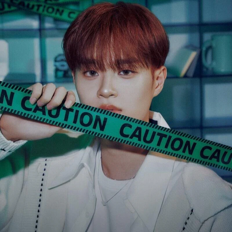 AB6IX 8th EP Album [THE FUTURE IS OURS : FOUND] (SHINE Ver. / BRIGHT Ver.) - Image 7