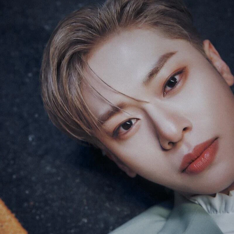 AB6IX 8th EP Album [THE FUTURE IS OURS : FOUND] (SHINE Ver. / BRIGHT Ver.) - Image 9