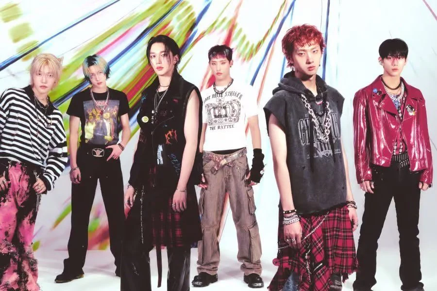 P1Harmony 1st Full Album [때깔 (Killin' It)] (때깔 (Killin' It) Ver. / 색깔 (Superb) Ver.) - Image 10