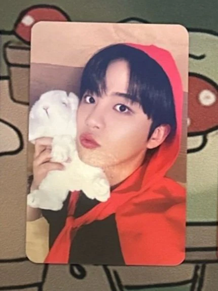 [ATEEZ] Golden Hour - MAKESTAR Hood (Red Riding Hood) Preorder Benefit Photocard - Image 3